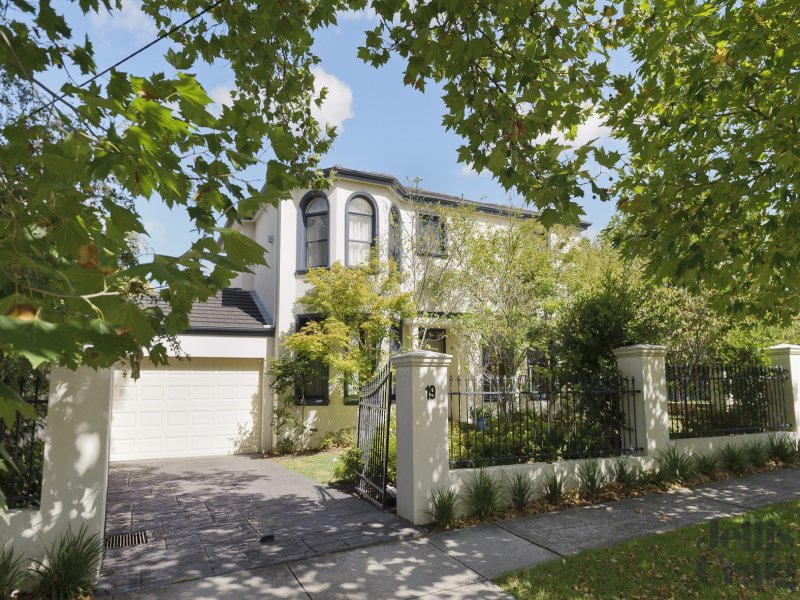 19 Faversham Road, Canterbury, VIC 3126