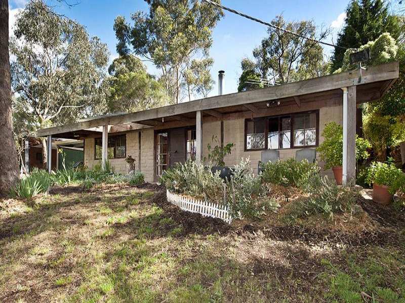 110 Meander Road, Hurstbridge, Vic 3099 Property Details