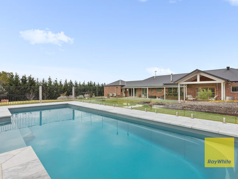 7 Dinnys Lane, Batesford, Vic 3213 House for Sale
