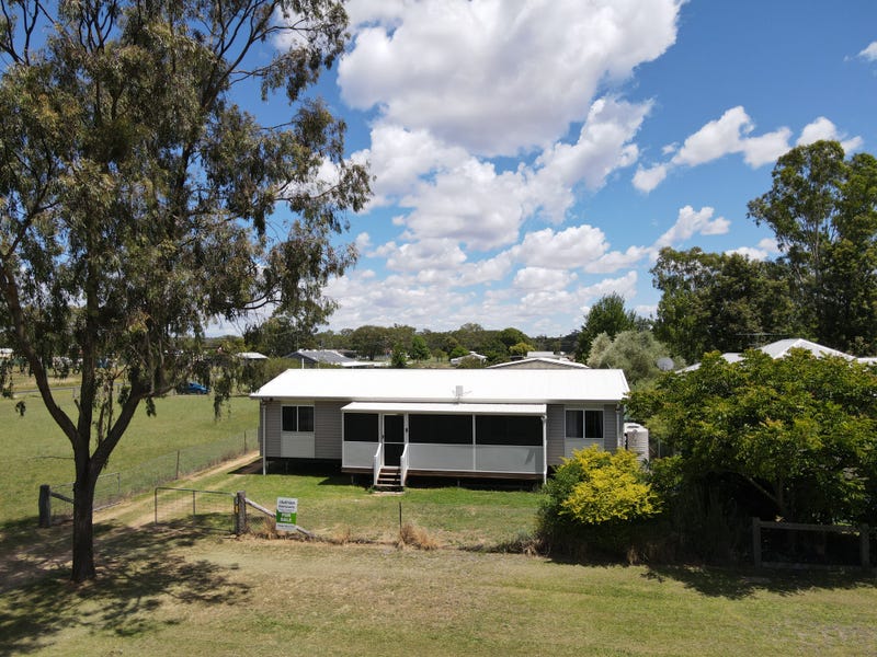 33 Macintyre Street, Leyburn, Qld 4365 Property Details