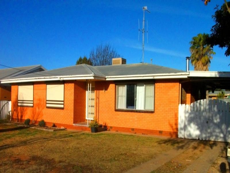 136 Dick Street, Deniliquin, NSW 2710