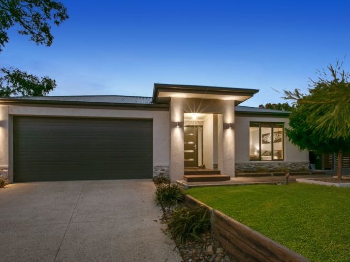 4 Freeman Drive, Kangaroo Flat, VIC 3555