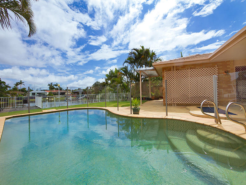 15 Tosti Street, Sorrento, Qld 4217 Property Details