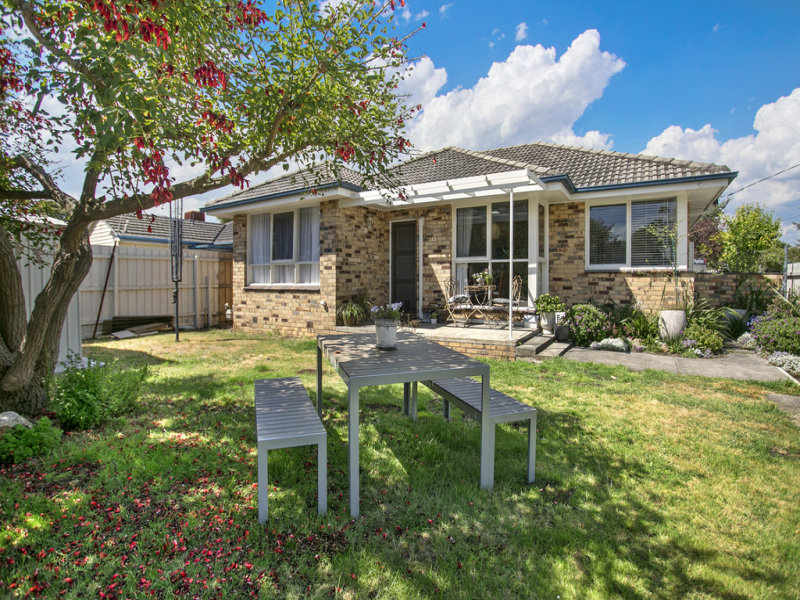 12 Bayside Grove, Seaford, Vic 3198 Property Details