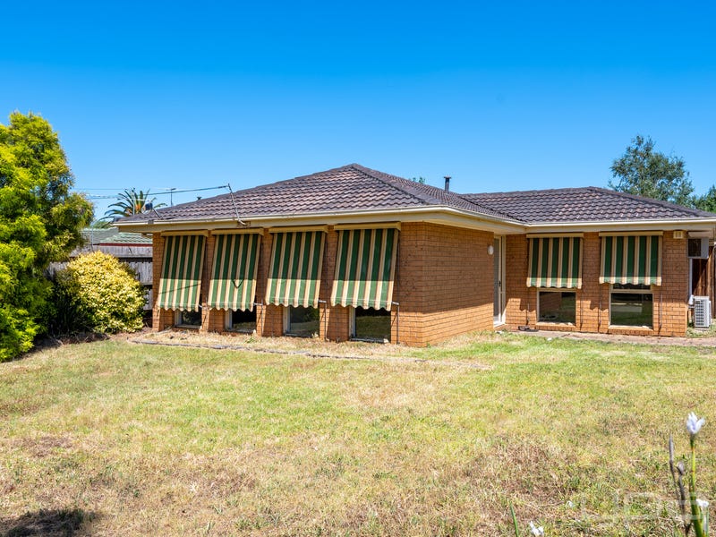 17 Risson Street, Melton South, VIC 3338 - realestate.com.au