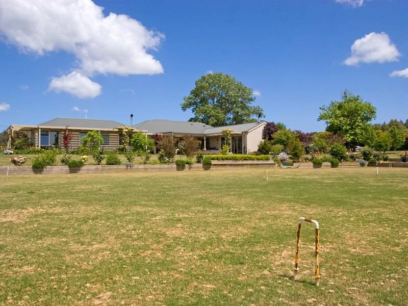 13 Paringa Road, Red Hill South, VIC 3937