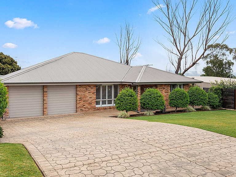 17 Luttrell Street, Glenmore Park, NSW 2745