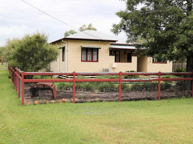 38 Federal Street, Oakey, Qld 4401 House for Sale