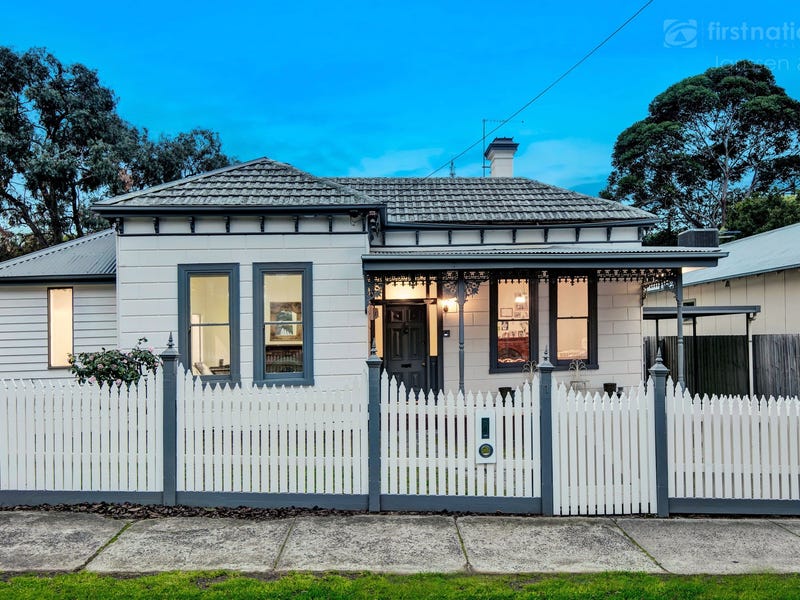 1 Warburton Road, Camberwell, Vic 3124 Property Details