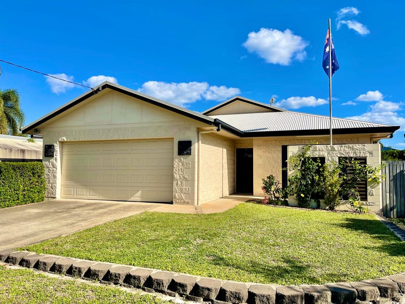 17 Reef Street, Saunders Beach, QLD 4818