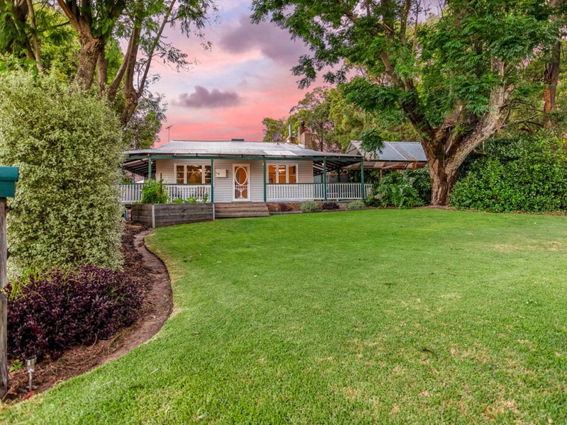 2 Brady Road, Jarrahdale, WA 6124 Property Details