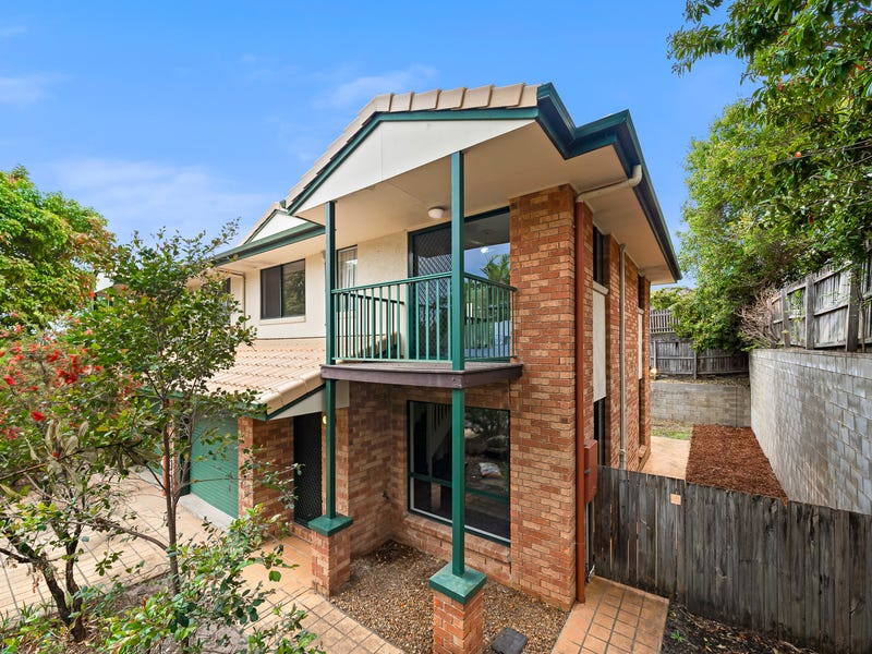 Spacious & Comfort Townhouse in prime location