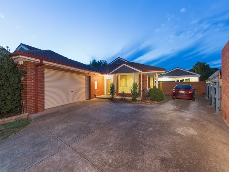 9 Deanswood Place, Brookfield, Vic 3338 Property Details