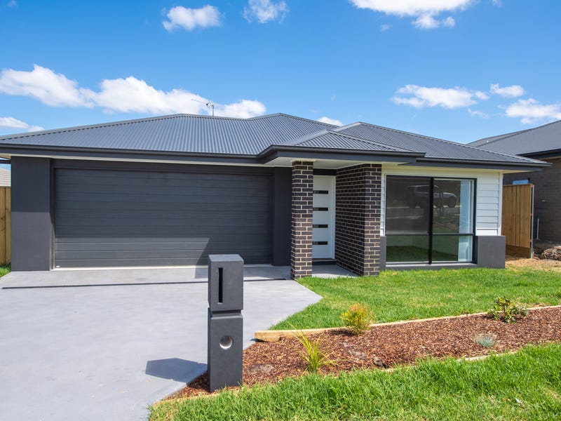 15 Plover Circuit, Aberglasslyn, NSW 2320