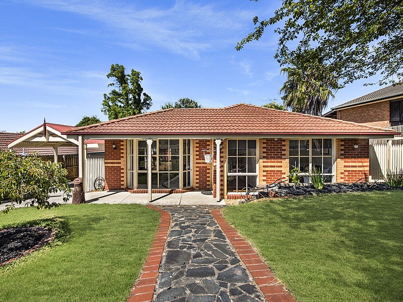 3 Highland Drive, Pakenham, Vic 3810 Property Details