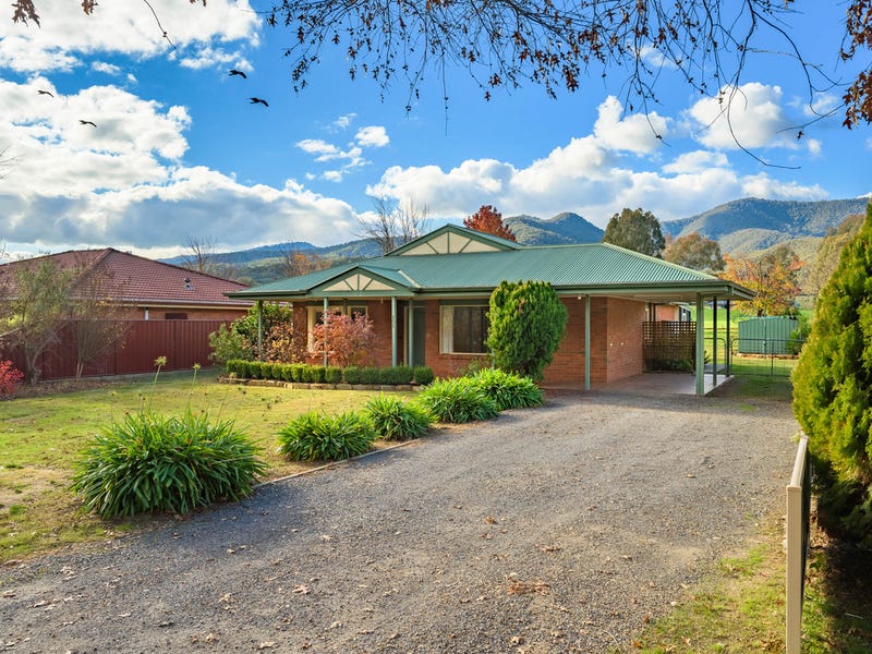 151 Station Street, Porepunkah, VIC 3740