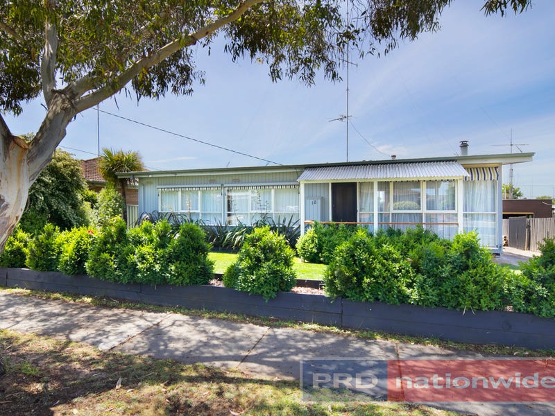 18 Ivanhoe Street, Wendouree, Vic 3355 Property Details