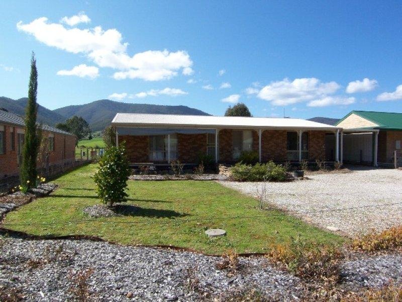 157 Station St Porepunkah Vic 3740 Property Details