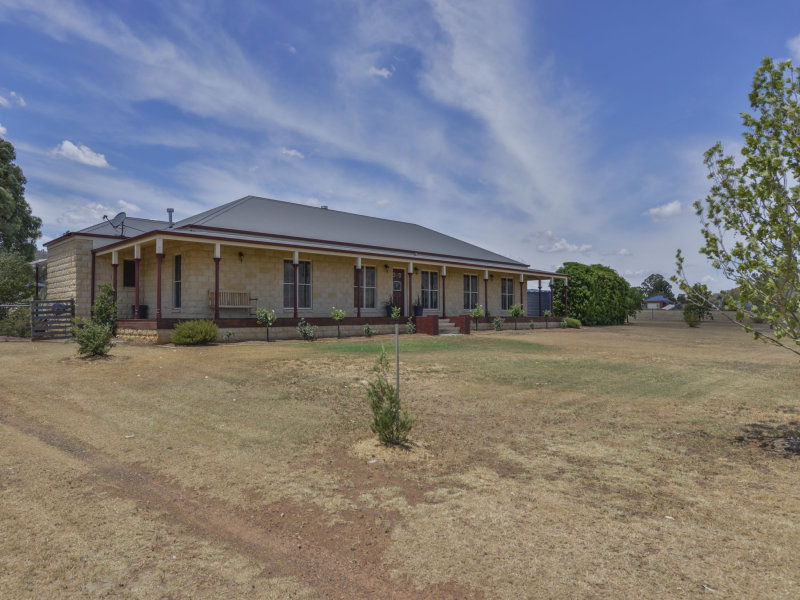 8 Heritage Close, Moore Creek, NSW 2340