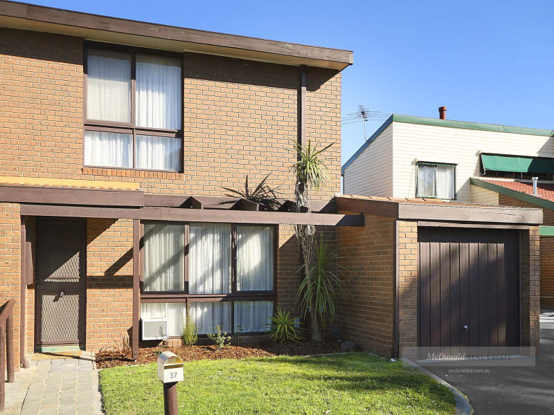 37 Oakwood Drive, Keysborough, Vic 3173 Property Details