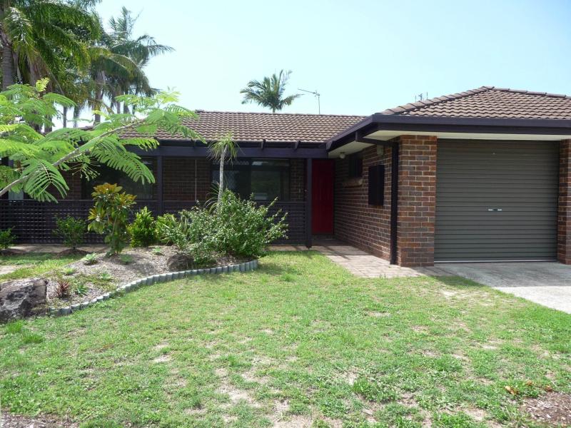 2/96 Kangaroo Avenue, Coombabah, QLD 4216