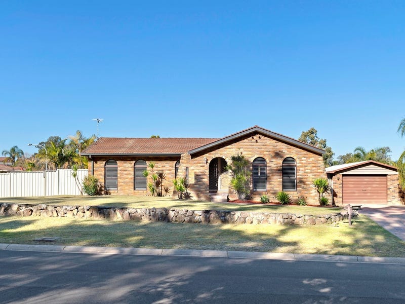 8 Corio Drive, St Clair, NSW 2759