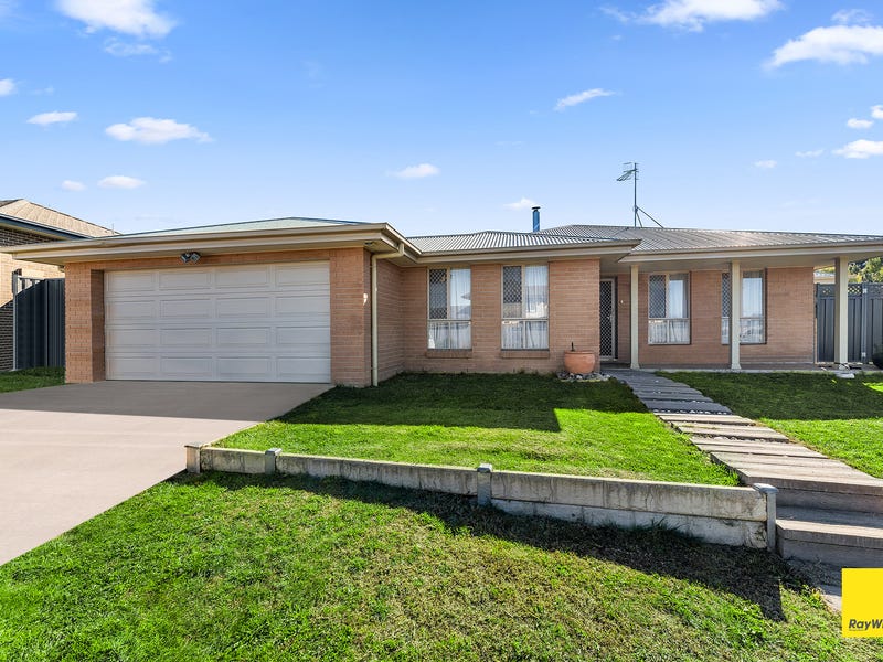 2 Flynn Place, Bungendore, NSW 2621 House for Sale