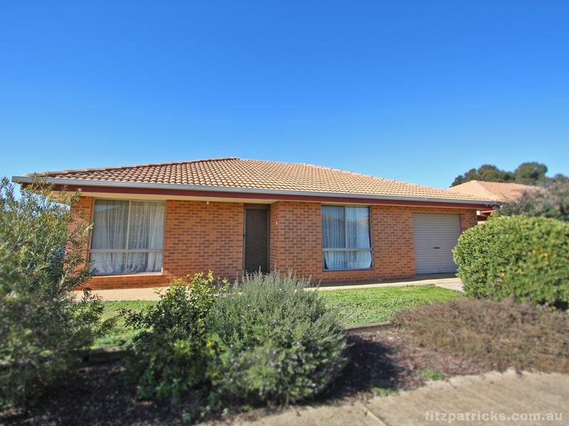 10 2 Leena Place Wagga Wagga Nsw 2650 Property Details