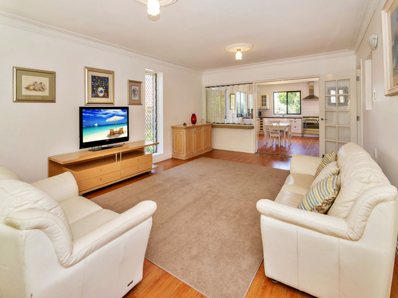 14 Fourth Avenue, "Chirn Park", Labrador, Qld 4215 Property Details