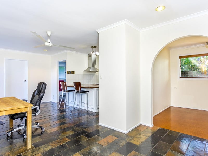 39 Dumbarton Drive, Kenmore, QLD 4069