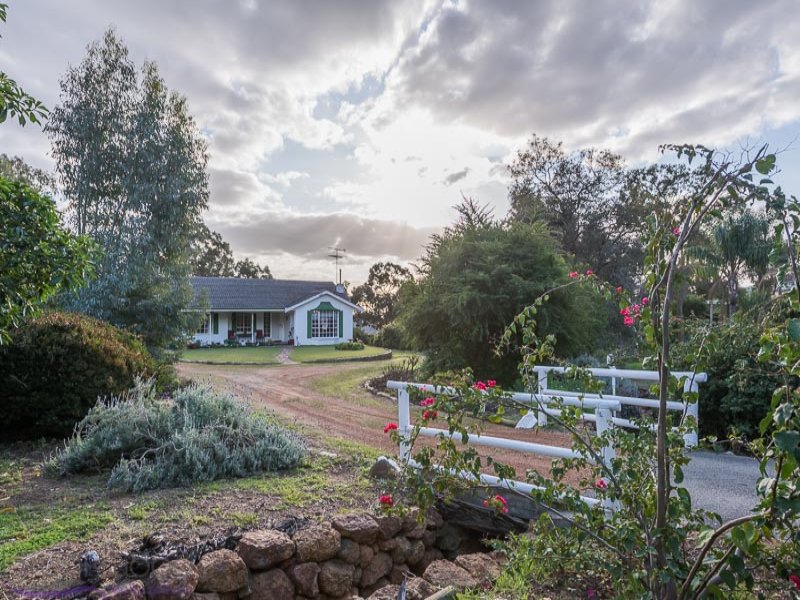 9 Swan View Road, Greenmount, WA 6056