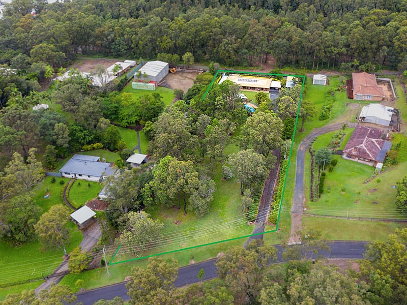 8 Kingsway Drive, Molendinar, Qld 4214 Property Details