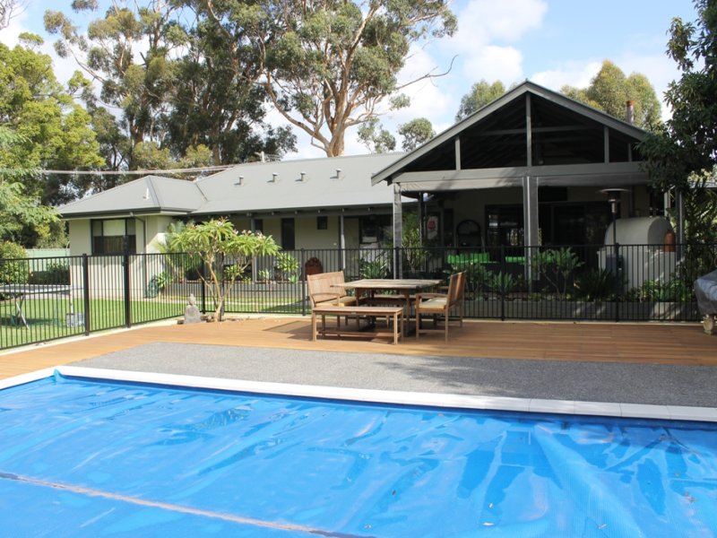 6 Hutchinson Road, Burekup, WA 6227 Property Details