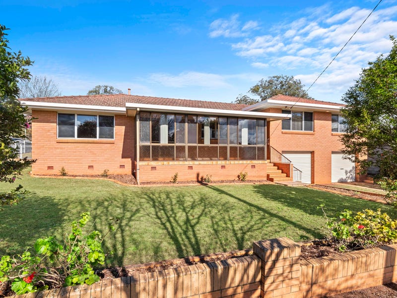2 Dunmore Street, East Toowoomba, QLD 4350