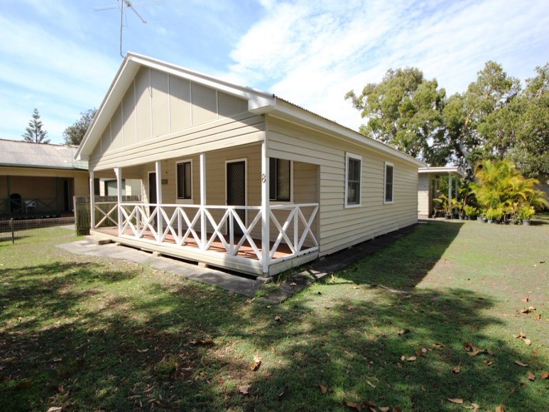 8 Bay Street, Hat Head, NSW 2440