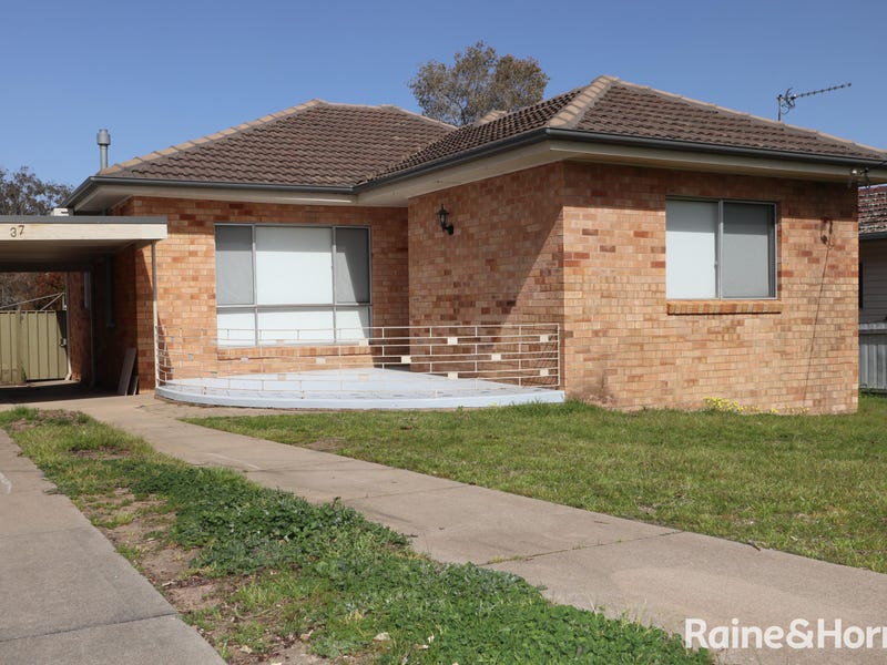 37 White Avenue, Kooringal, NSW 2650