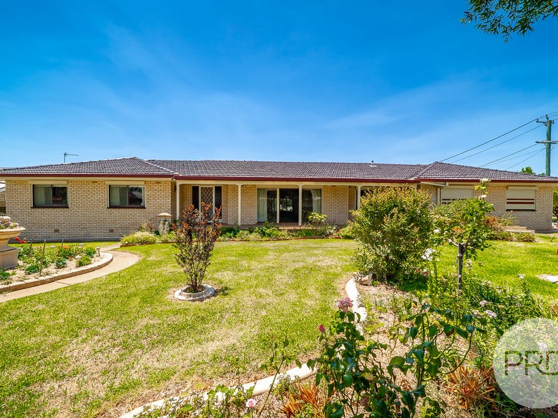 34 Balmoral Cres, Lake Albert, NSW 2650
