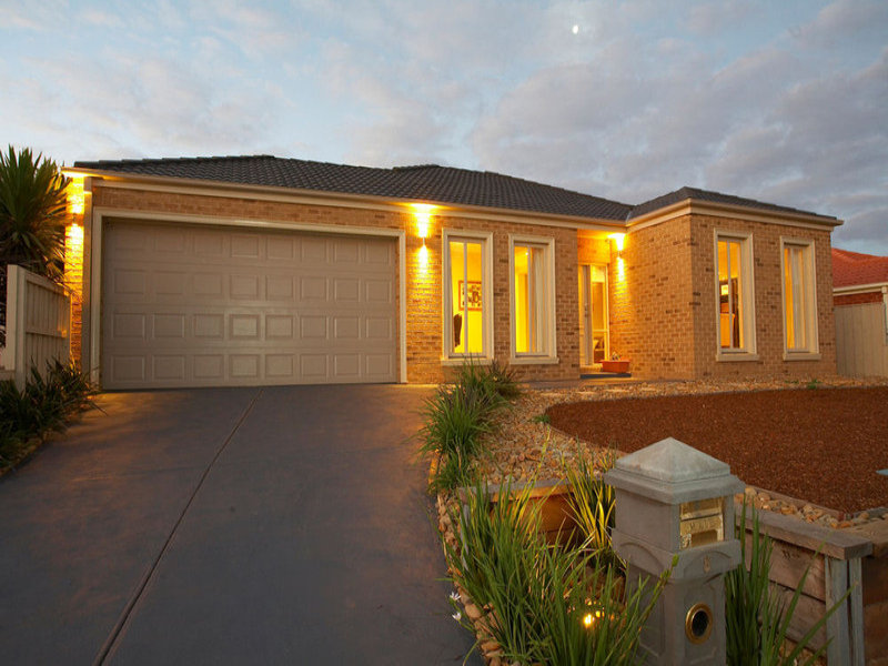 8 Viviannes Way, Darlingsford, Melton, Vic 3337 Property Details