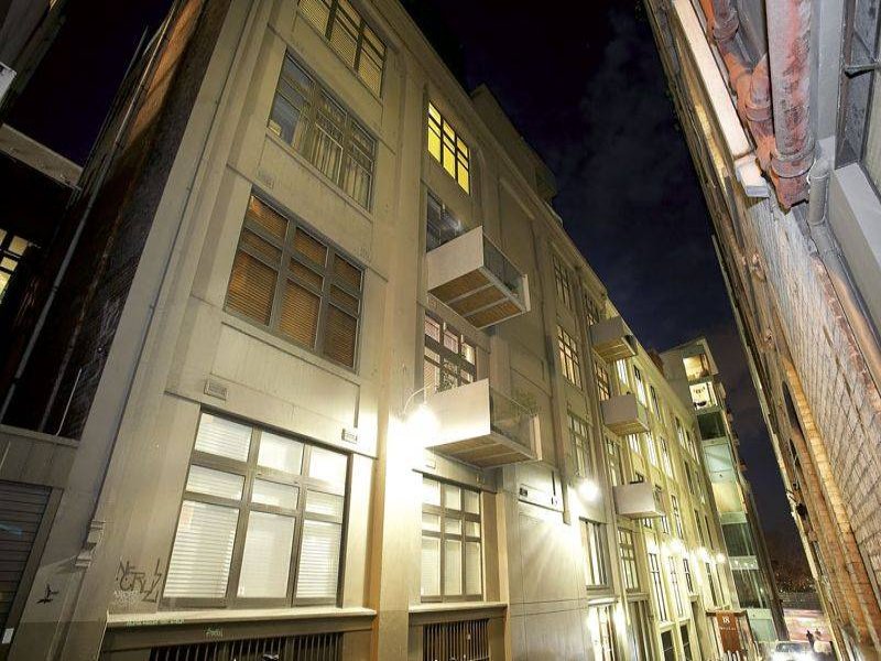 10/30 Oliver Lane, Melbourne, Vic 3000 Property Details