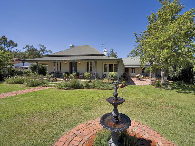 104 Calala Lane, Tamworth, NSW 2340 Property Details