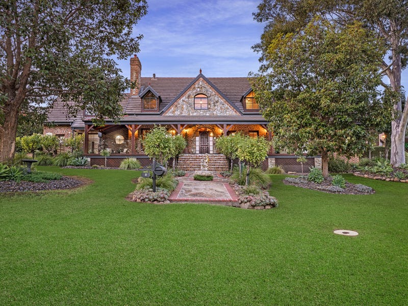 2 Elizabeth Crescent, Bellbridge, Vic 3691 House for Sale