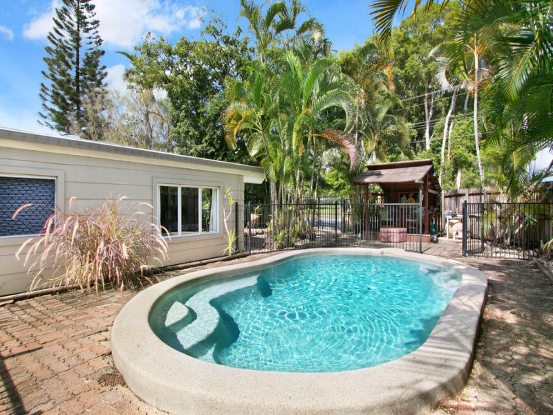 72 Oleander Street, Holloways Beach, QLD 4878