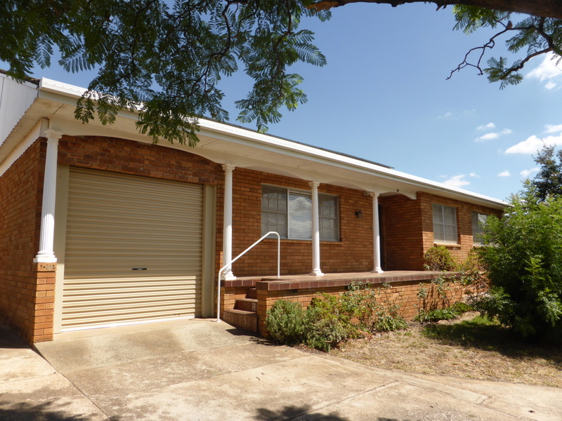 10 Glenwarrie Place, Parkes, NSW 2870 Property Details