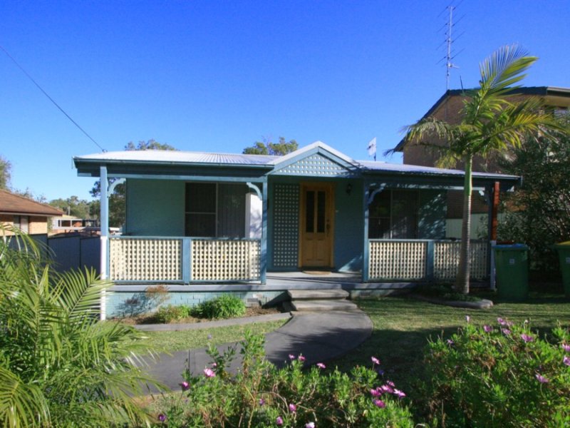 4 Adeline Avenue, Lake Munmorah, NSW 2259