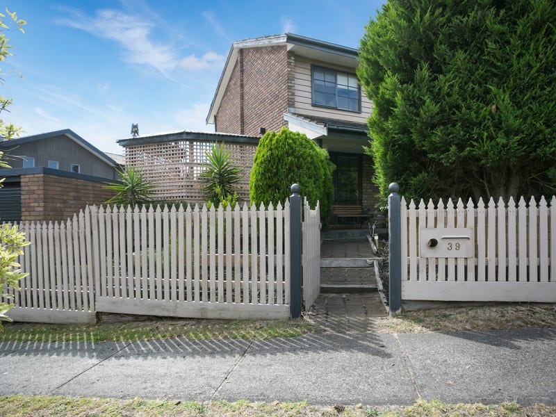 39 Whitford Way, Frankston, Vic 3199 Property Details