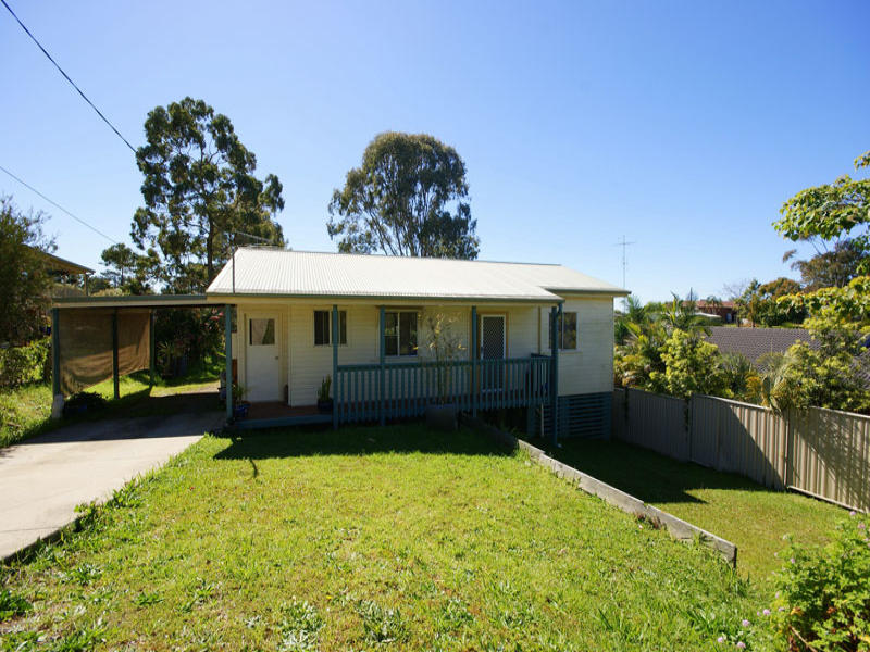 33 Crabbe Street, Woolgoolga, NSW 2456 Property Details