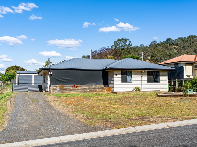 19 Bell Street, Greenmount, QLD 4359