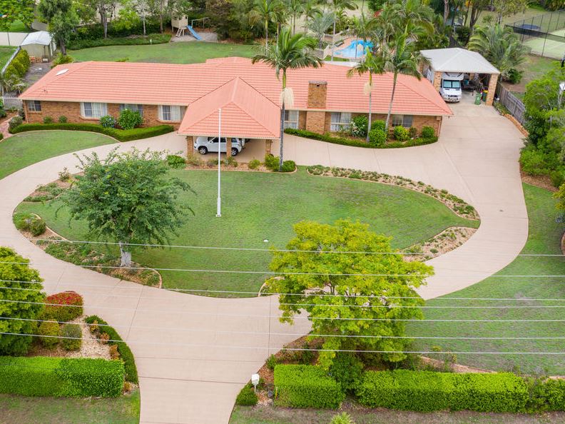 54 Whitehall Avenue, Birkdale, Qld 4159 Property Details