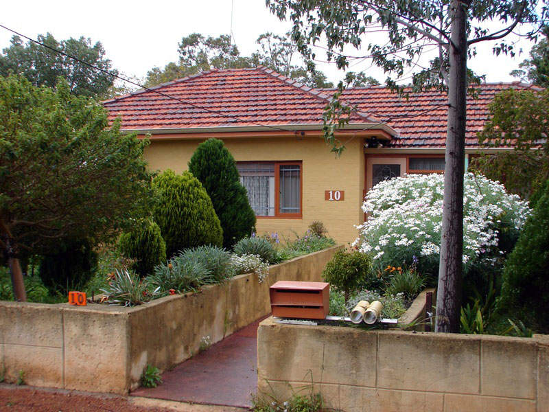 10 Pauline Avenue, Kalamunda, WA 6076 Property Details