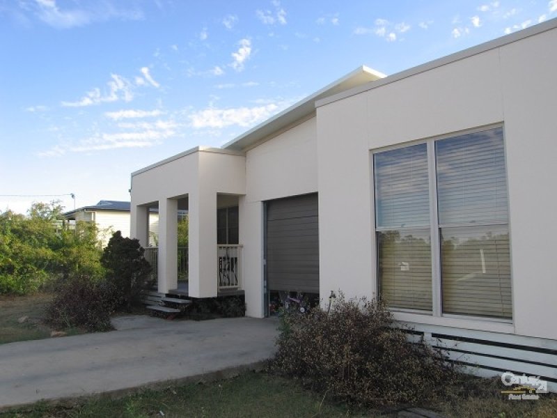 8 Bailey Street, Capella, QLD 4723